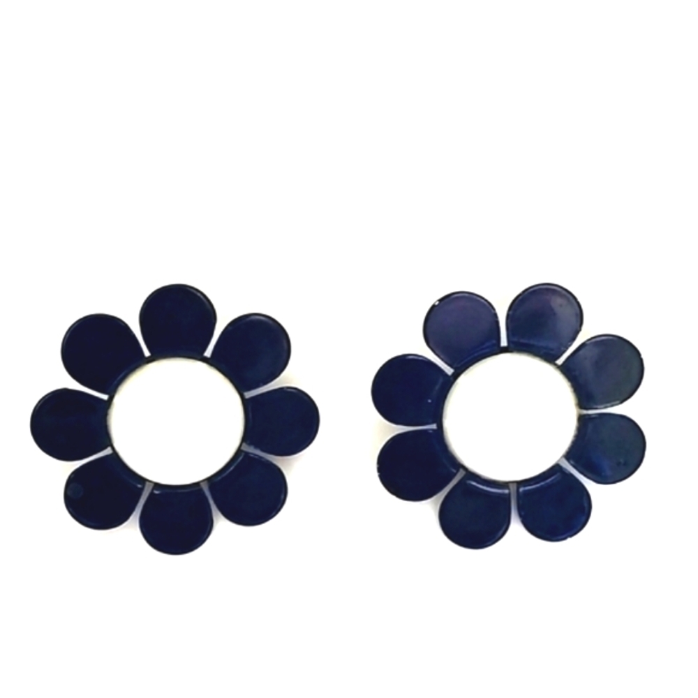 VINTAGE BLUE PAINTED METAL WHITE GLASS STONE DAISY FLORAL POST 1.4" EARRINGS - Picture 8 of 9